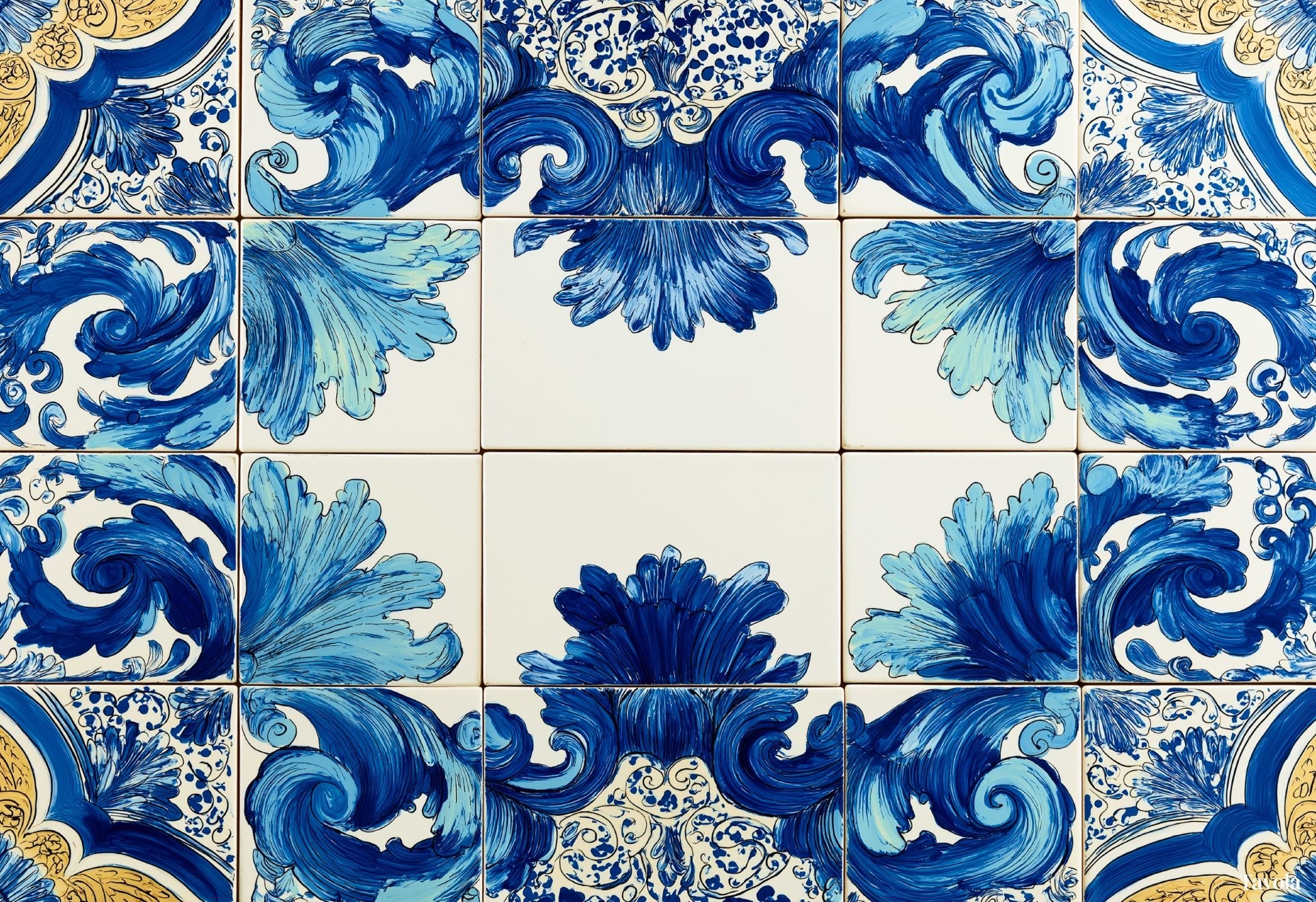 Dolce Vita placemat design — classic blue azulejo border with open center, flat view